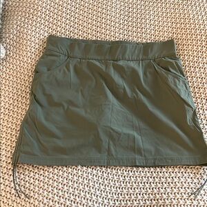 Columbia Olive Green Skirt with Pockets